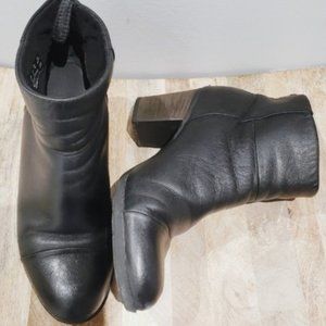 Clark's Leather Ankle Boots with zipper back and Rubber Bottom- Size 8M